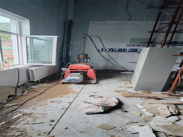 湘东地基基础下沉墙体裂缝加固注浆顶升施工